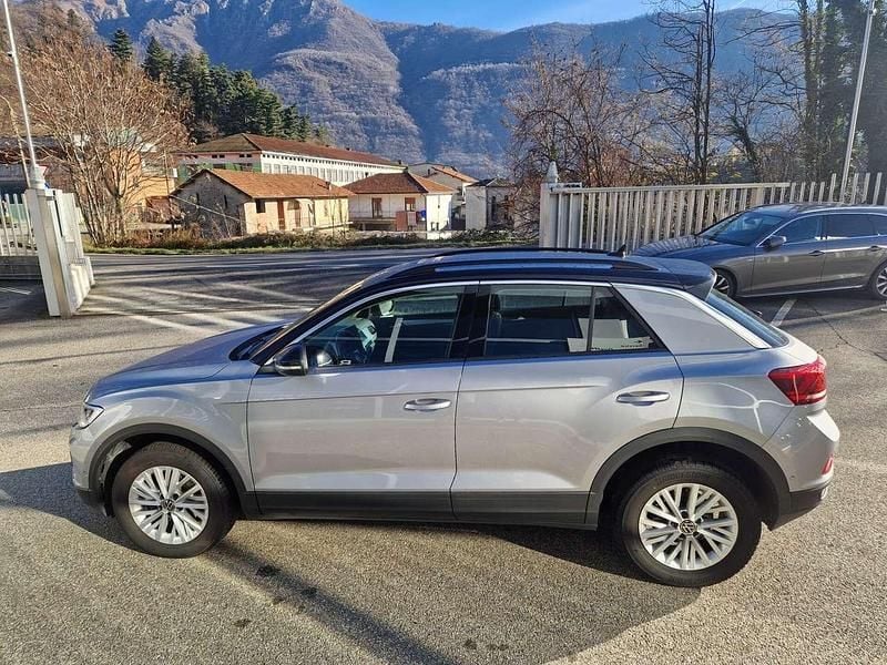 Usata VW T-Roc Life 116 CV (85 kW) 2022 Argento SUV