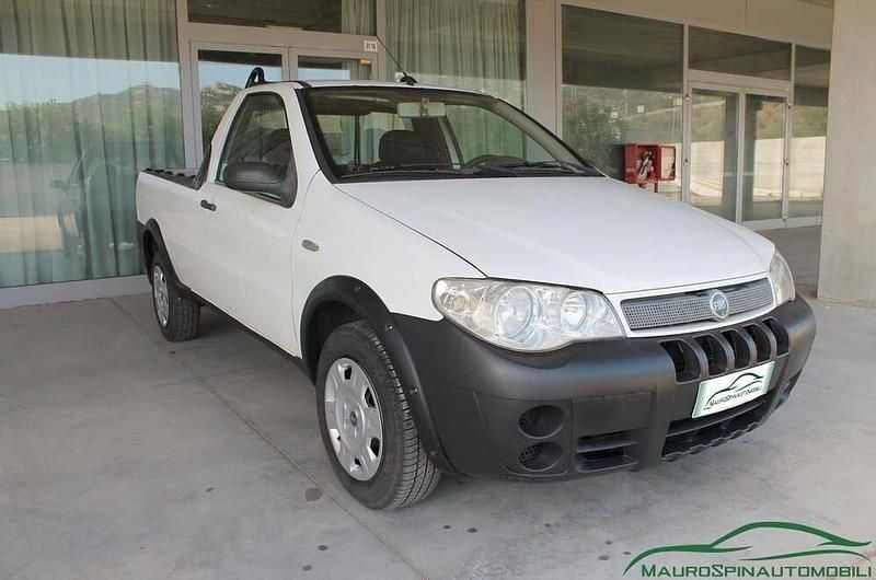 Bianco Usata 2006 Fiat Strada Pick-up | 4990 € - Immagine 1/4