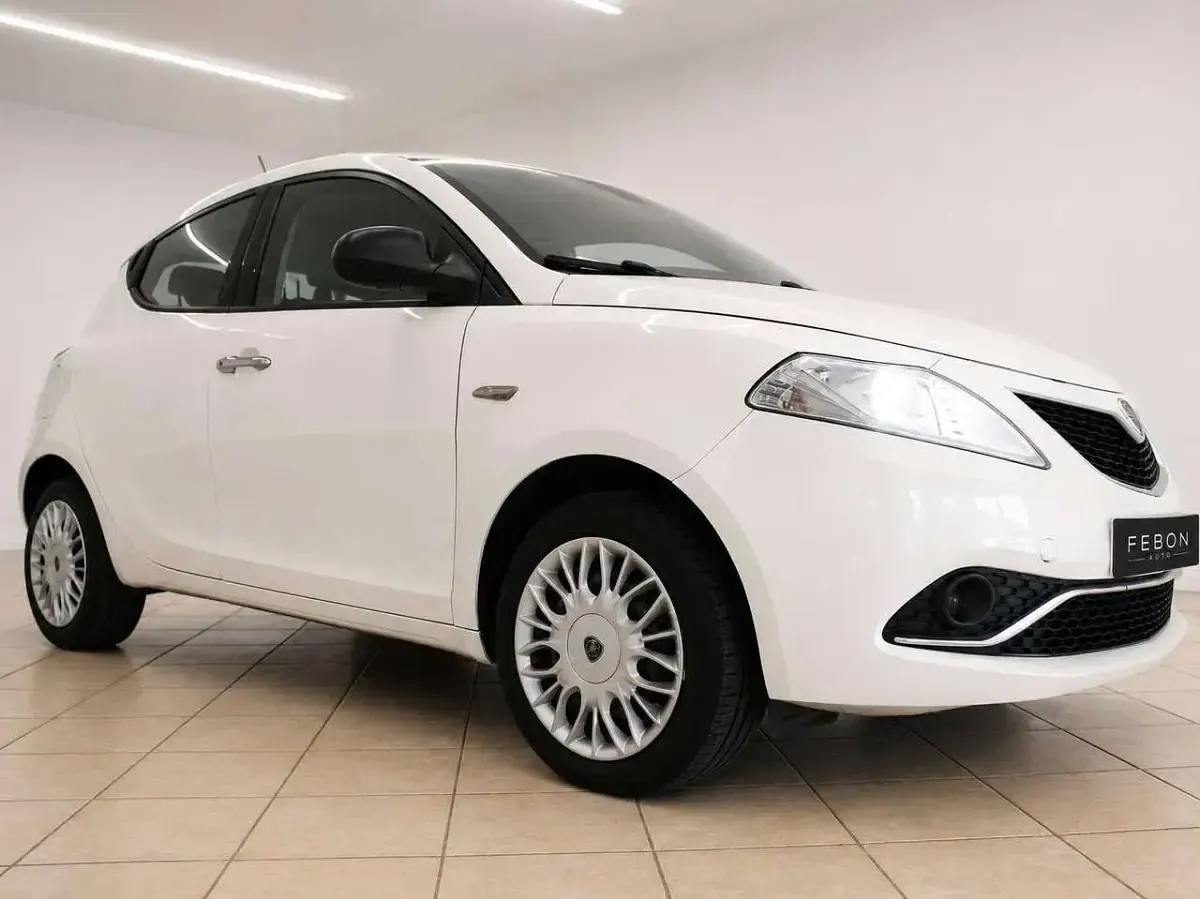 Usata Lancia Ypsilon Gold 69 CV (50 kW) 2018 Bianco Utilitaria