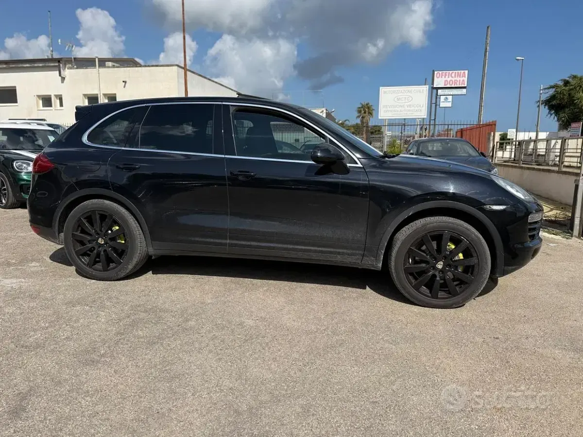 Usata Porsche Cayenne 245 CV (180 kW) 2012 Nero SUV