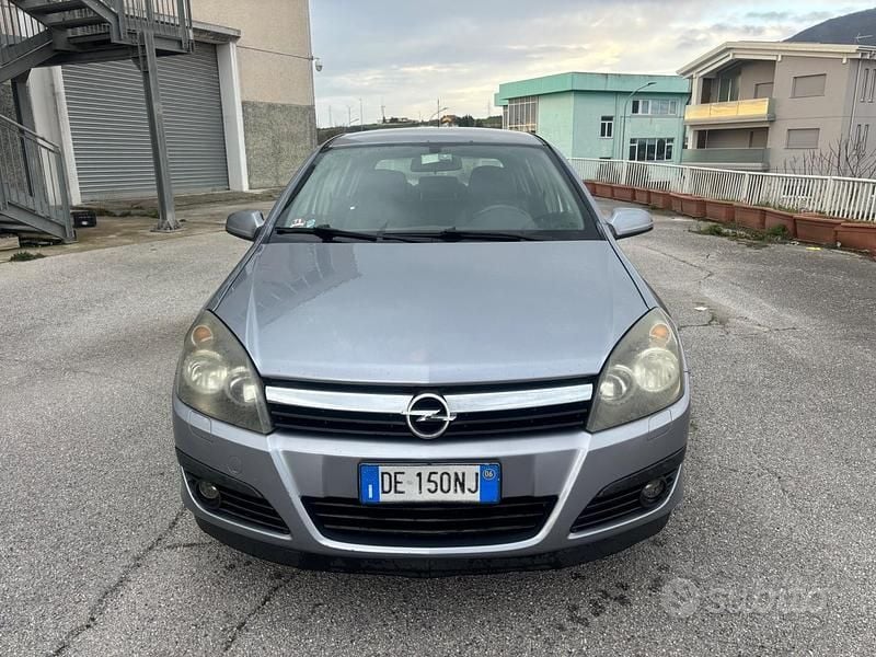 Usata Opel Astra Cosmo 101 CV (74 kW) 2006 Blu Berlina