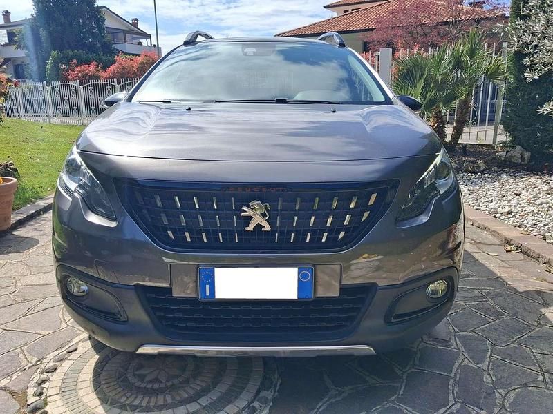 Usata Peugeot 2008 GT-line 110 CV (80 kW) 2017 Grigio SUV