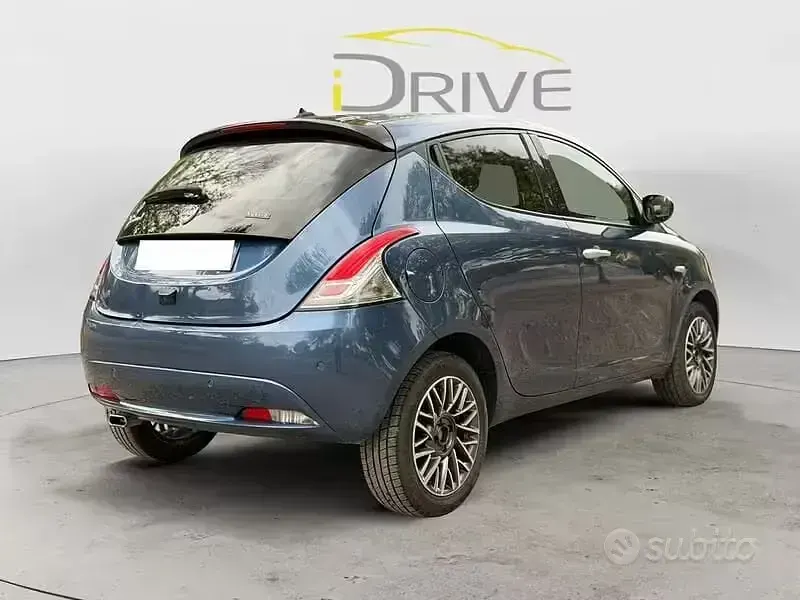 Usata Lancia Ypsilon Gold 69 CV (50 kW) 2023 Blu Utilitaria