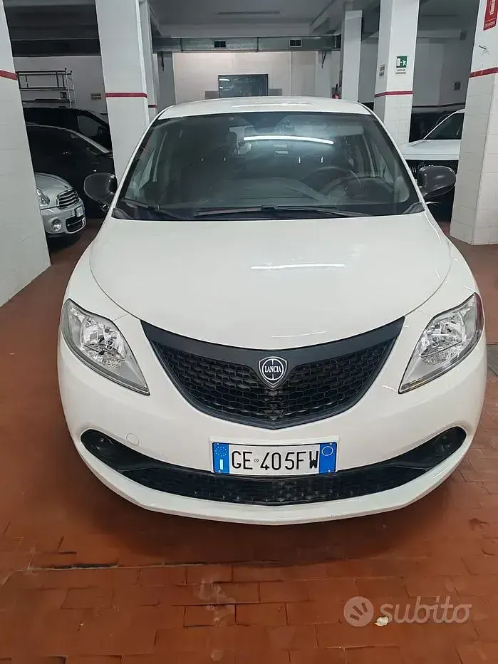Usata Lancia Ypsilon Silver 69 CV (50 kW) 2021 Bianco Utilitaria