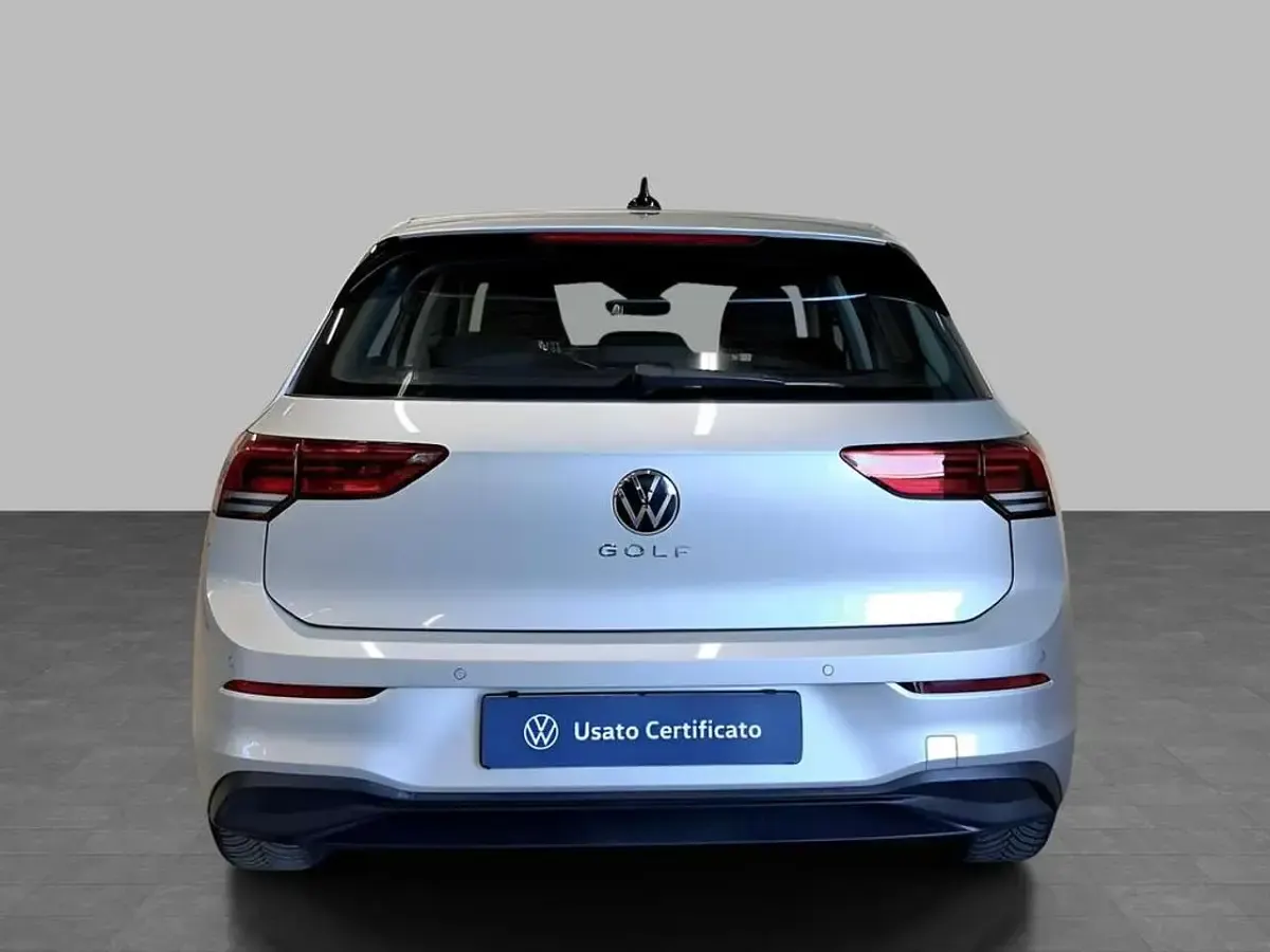 Usata VW Golf VIII Life 116 CV (85 kW) 2021 Reflex silver metallizzato Berlina