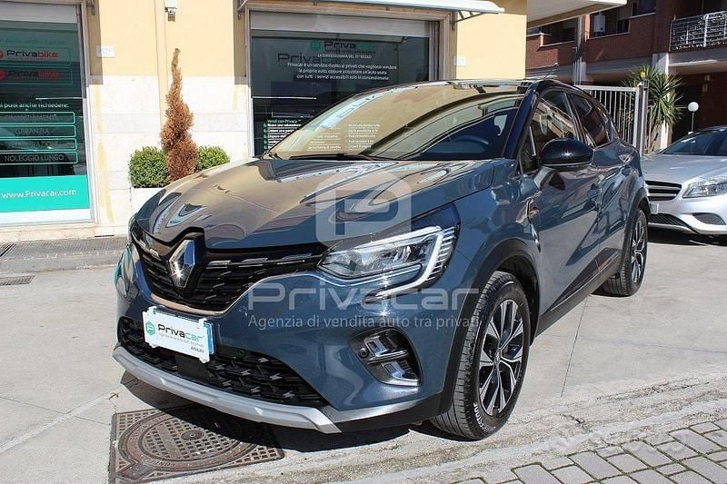 Usata Renault Captur Techno 100 CV (73 kW) 2023 Blu SUV