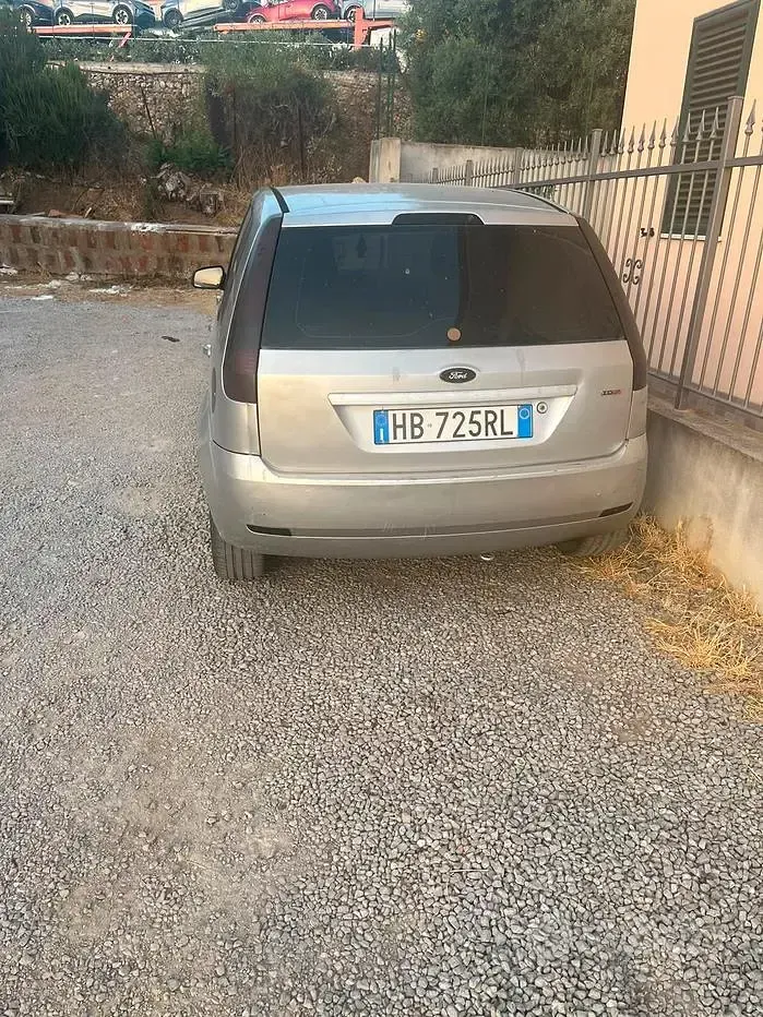 Usata Ford Fiesta 68 CV (50 kW) 2005 Utilitaria
