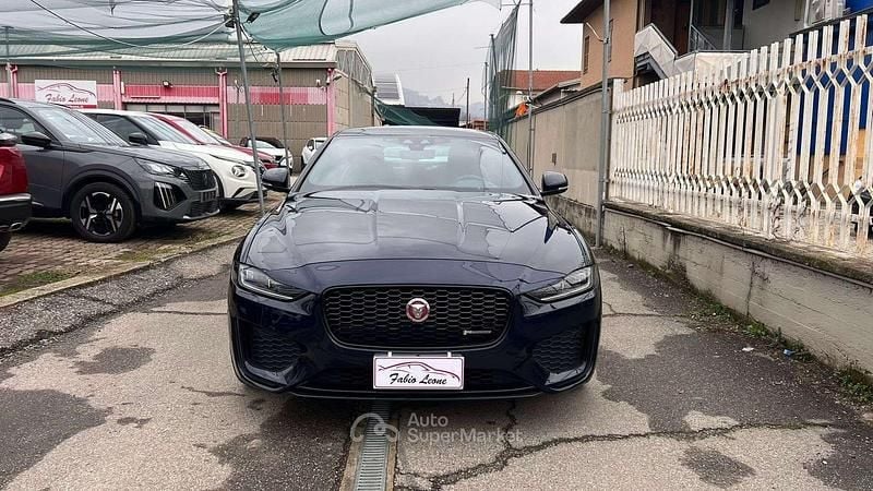 Usata Jaguar XE R-Dynamic 179 CV (131 kW) 2019 Blu/azzurro Berlina