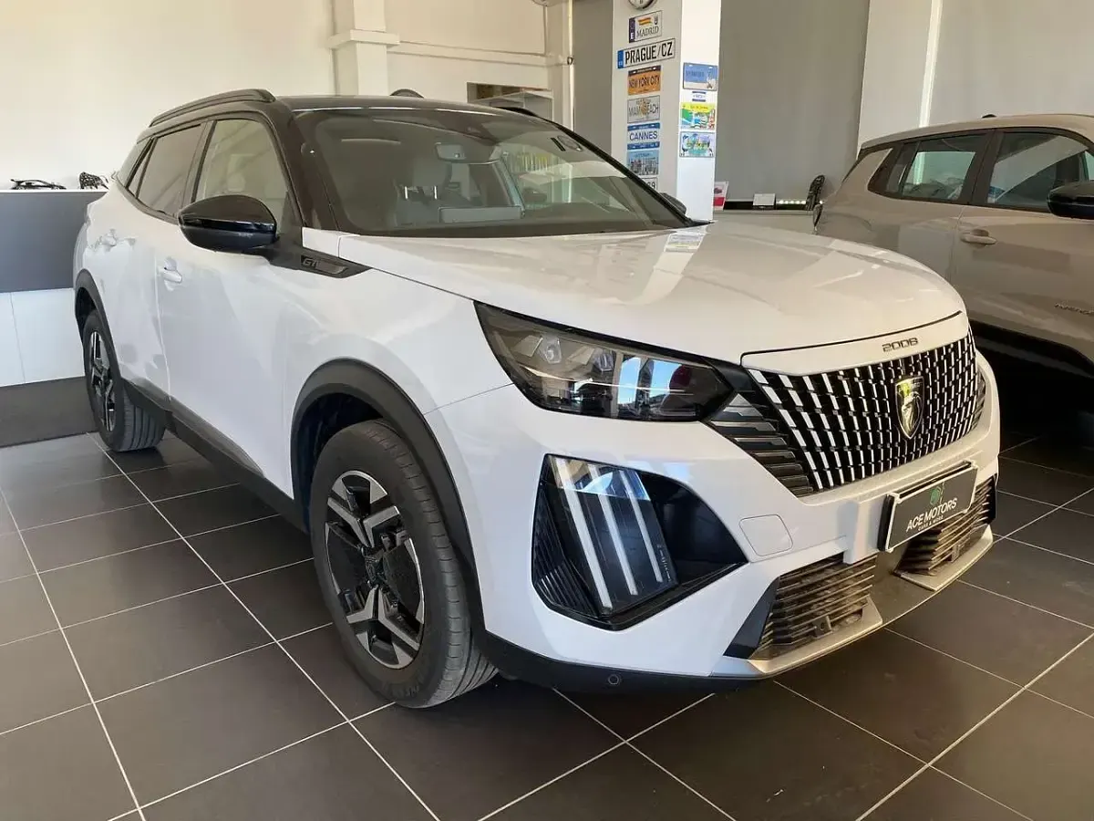 Usata Peugeot 2008 GT 131 CV (96 kW) 2024 Bianco SUV