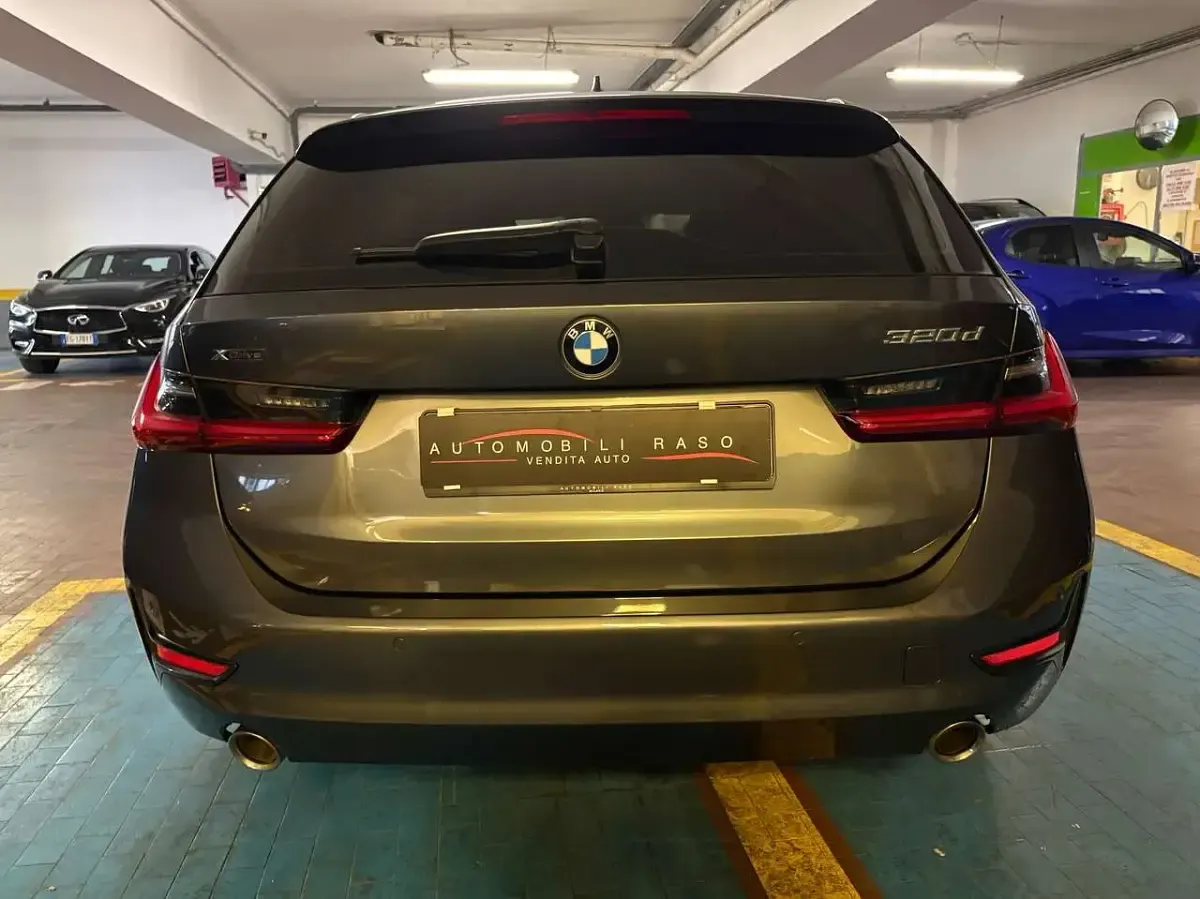 Usata BMW 320 Advantage 190 CV (139 kW) 2021 Grigio Station wagon