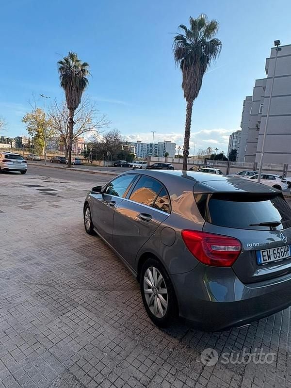 Usata Mercedes A180 110 CV (80 kW) 2015 Grigio Utilitaria