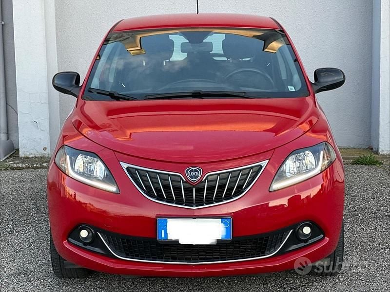 Usata Lancia Ypsilon Gold 69 CV (50 kW) 2024 Rosso Utilitaria