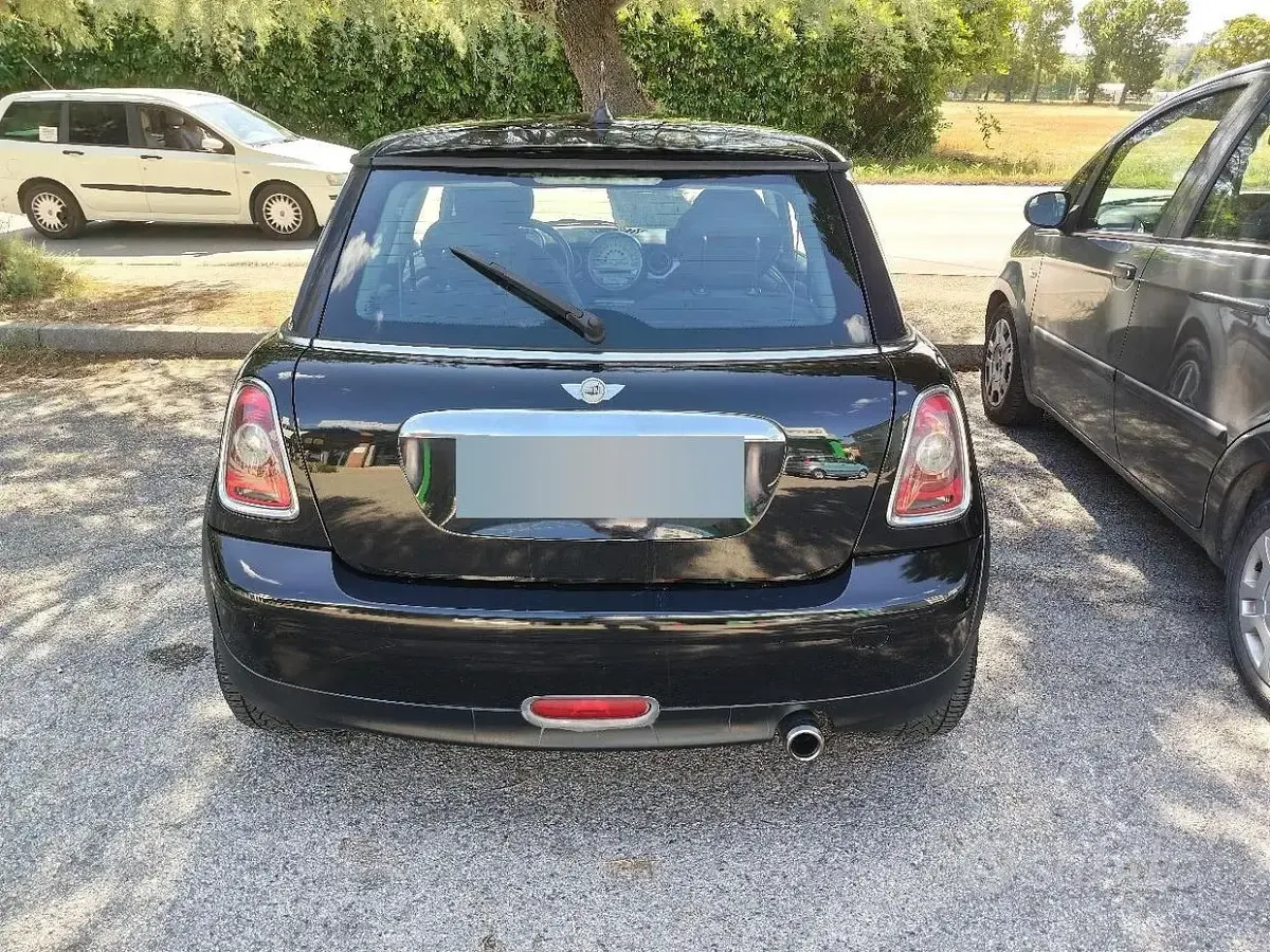 Usata Mini Cooper 75 CV (55 kW) 2010 Nero Utilitaria