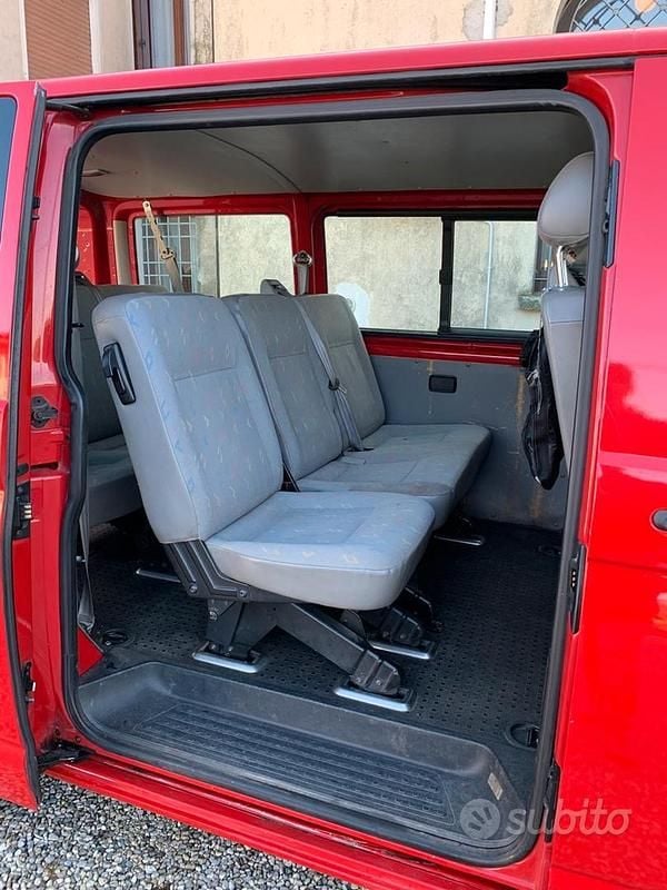 Begagnad VW Transporter 131 HK (96 kW) 2005 Röd Van
