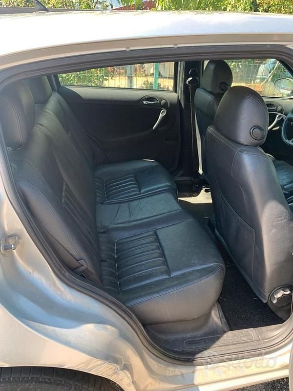 Usata Alfa Romeo 147 101 CV (74 kW) 2003 Grigio Utilitaria