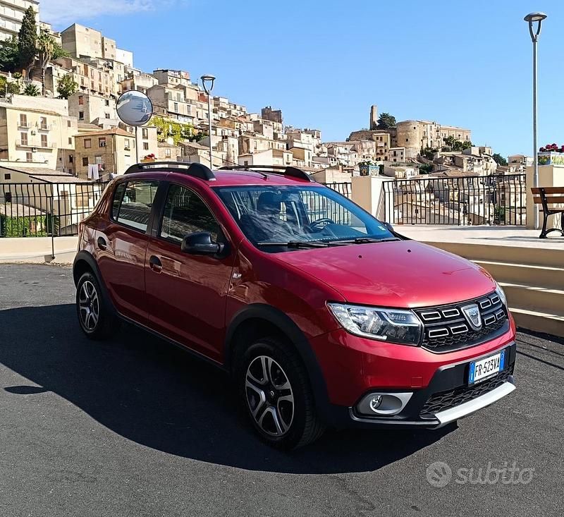 Rosso Usata 2018 Dacia Sandero Stepway Due volumi | 9800 € (Cara) - Immagine 1/4