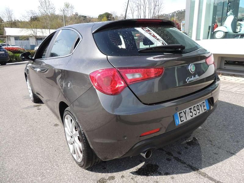 Usata Alfa Romeo Giulietta Distinctive 120 CV (88 kW) 2015 Grigio Utilitaria