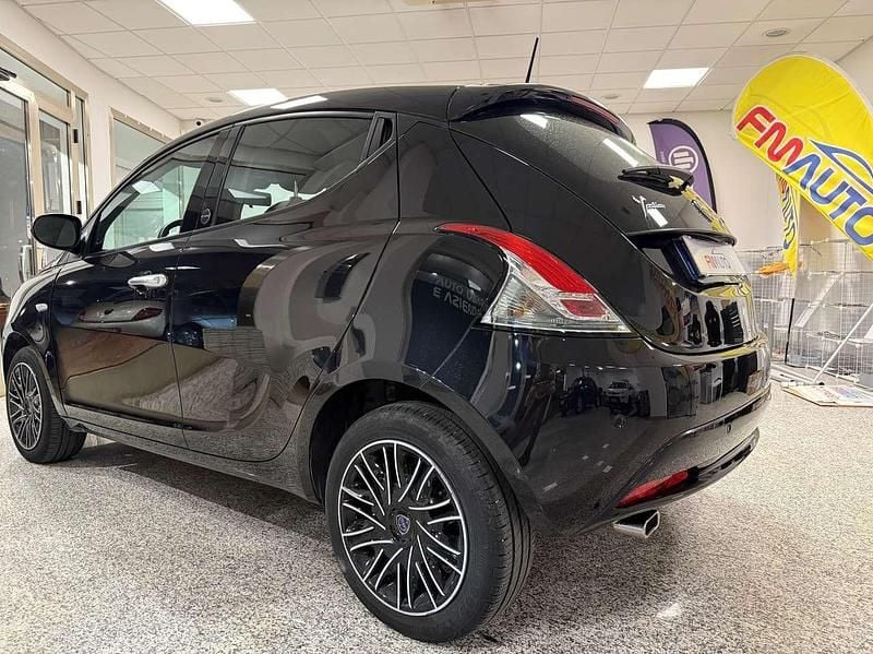 Usata Lancia Ypsilon Gold 69 CV (50 kW) 2021 Nero Utilitaria