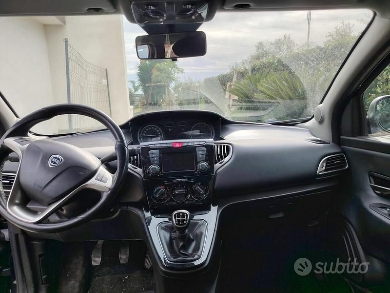 Usata Lancia Ypsilon 2015 Blu Utilitaria