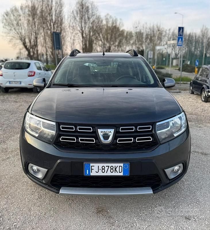 Usata Dacia Sandero 90 CV (66 kW) 2017 Grigio Berlina