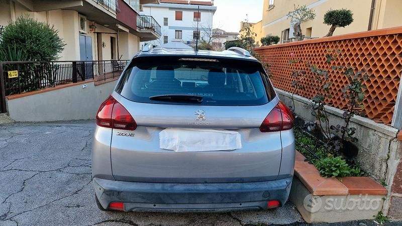 Usata Peugeot 2008 68 CV (50 kW) 2017 Grigio SUV