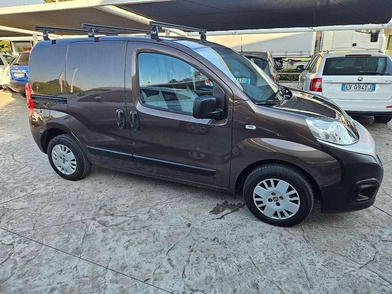 Usata Fiat Fiorino 80 CV (58 kW) 2017 Marrone metallizzato Monovolume