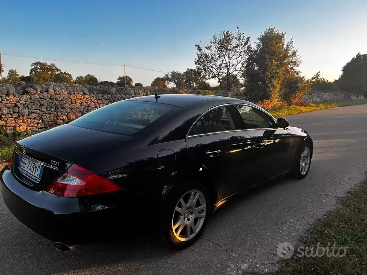 Usata Mercedes CLS320 224 CV (164 kW) 2006 Nero Coupé