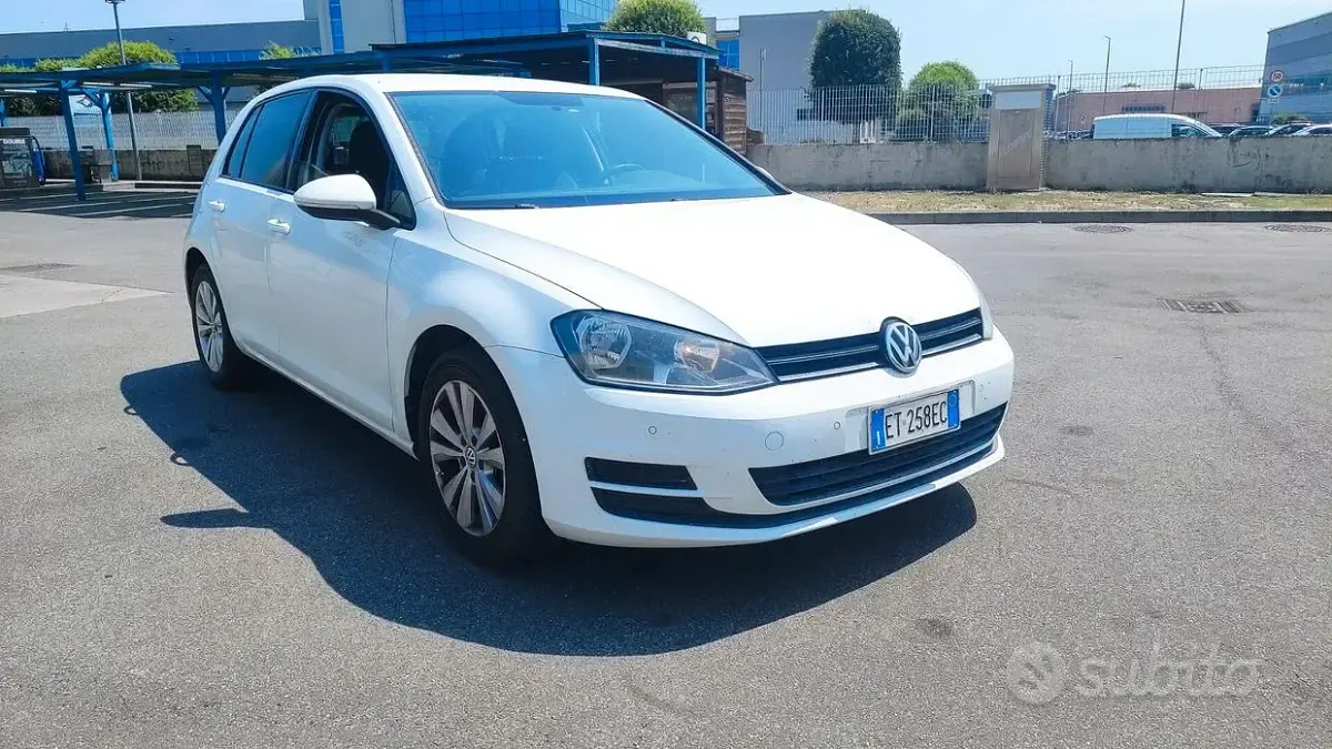 Usata VW Golf VII Highline 105 CV (77 kW) 2013 Bianco Berlina