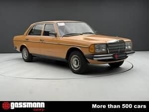 Usata Mercedes 300 80 CV (58 kW) 1977 Arancione Berlina