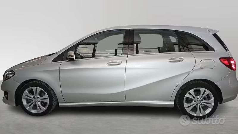 Usata Mercedes 180 2015 Grigio Berlina