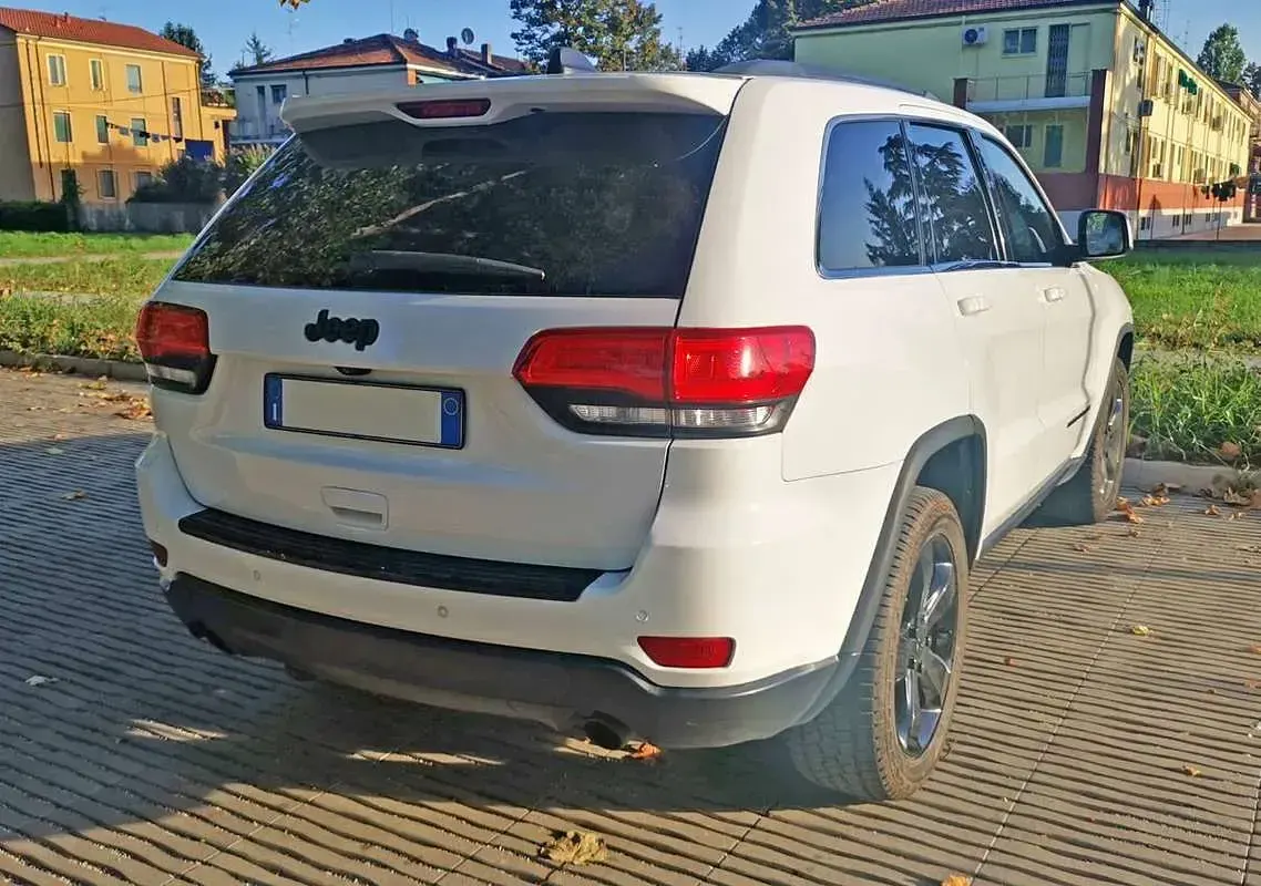 Usata Jeep Grand Cherokee Overland 286 CV (210 kW) 2014 Bianco SUV