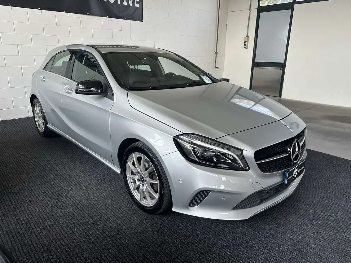 Usata Mercedes A200 156 CV (114 kW) 2017 Grigio Utilitaria