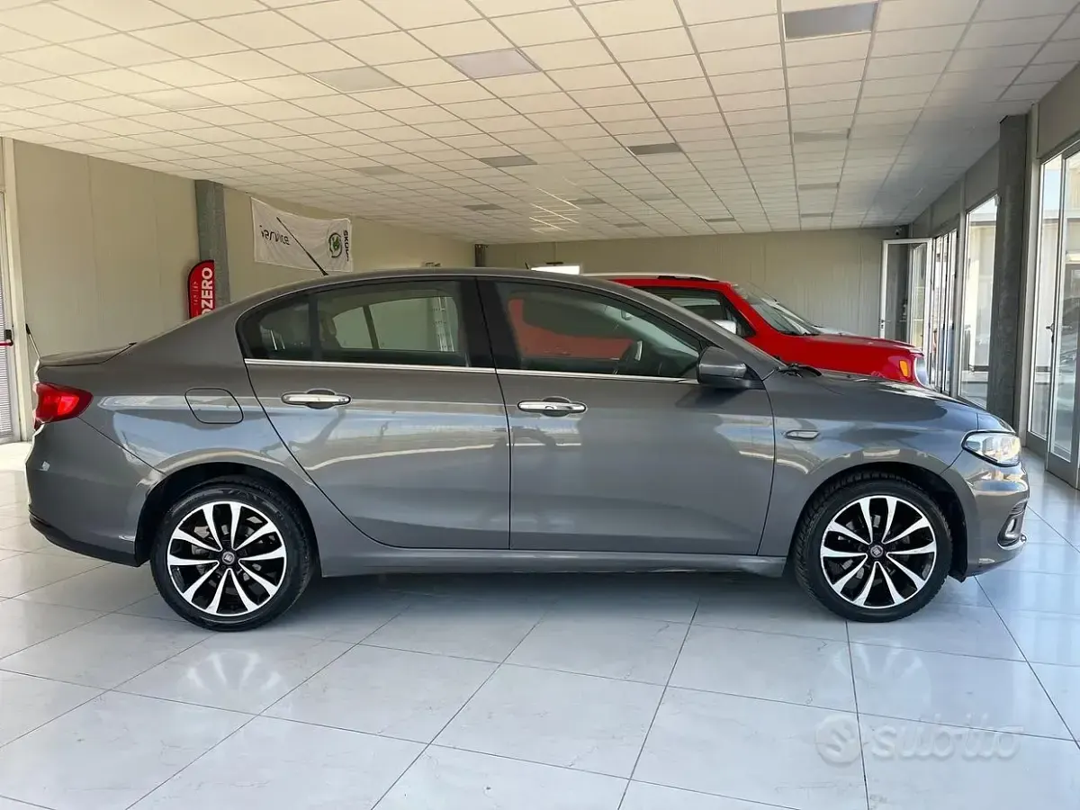 Usata Fiat Tipo Lounge 120 CV (88 kW) 2016 Grigio Berlina