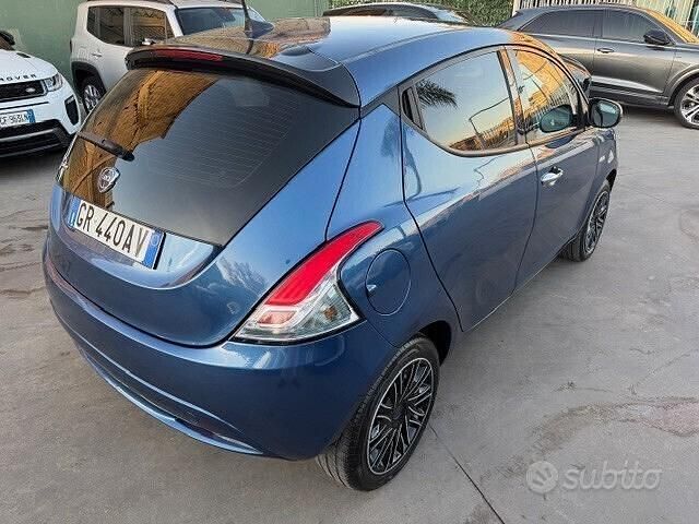 Usata Lancia Ypsilon Gold 69 CV (50 kW) 2023 Blu Utilitaria