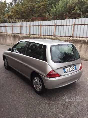 Lancia ypsilon 2002