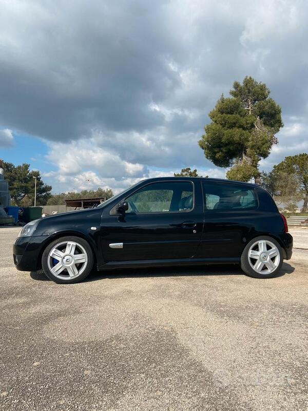 Usato 2002 Renault Clio II 2.0 Benzin 169 CV (6.500 €)