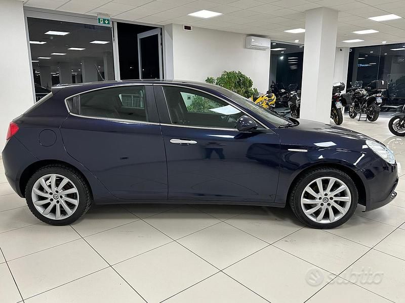 Usata Alfa Romeo Giulietta Distinctive 105 CV (77 kW) 2013 Blu Utilitaria
