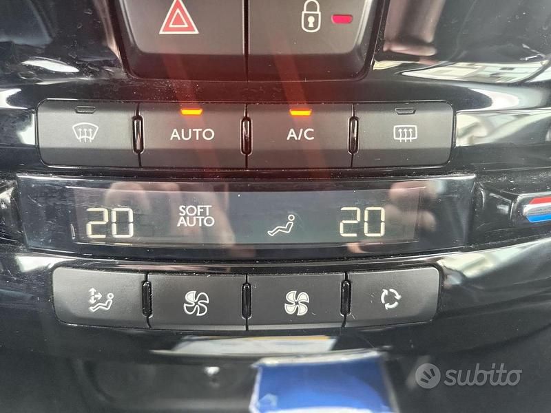 Usata Peugeot 208 Allure 100 CV (73 kW) 2016 Blu Utilitaria