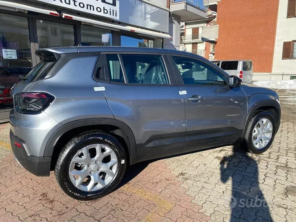 Nuova Jeep Avenger Altitude 101 CV (74 kW) 2025 Grigio SUV