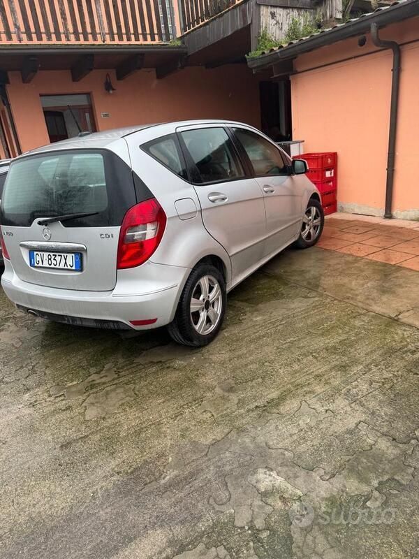 Usata Mercedes A180 Elegance 140 CV (102 kW) 2012 Grigio Berlina