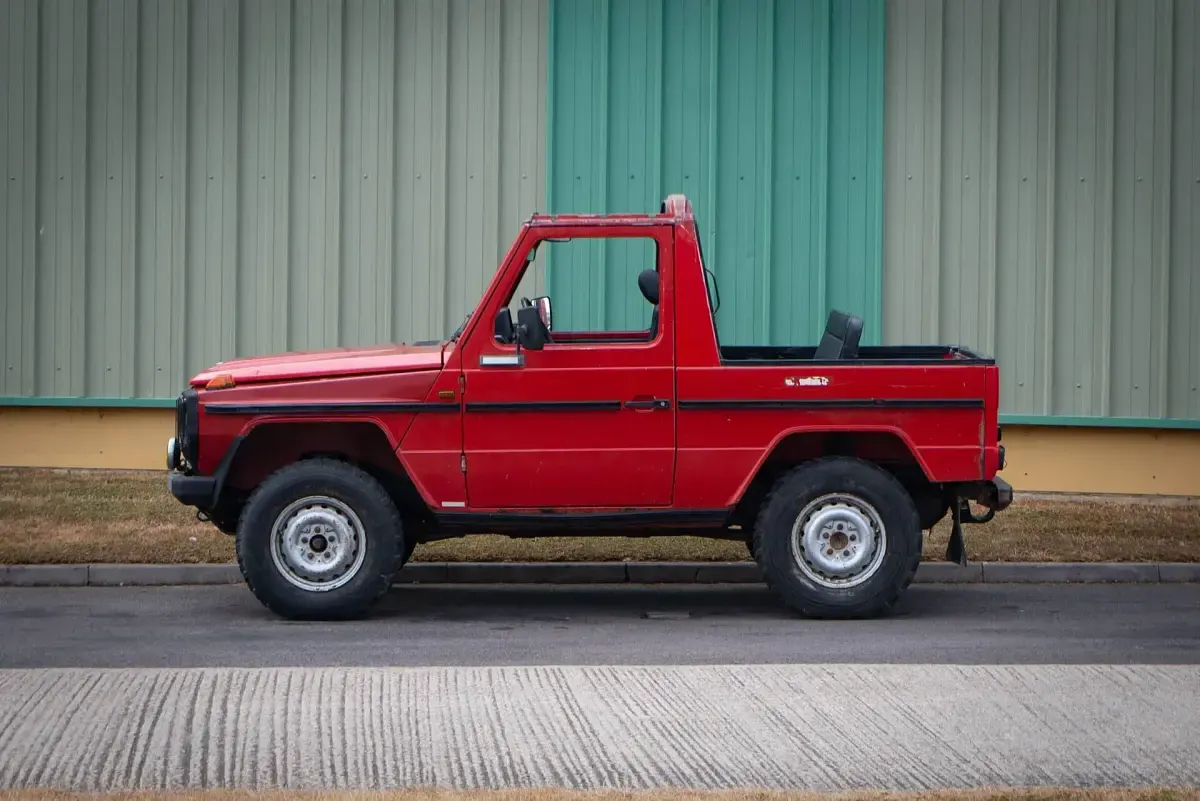 Usata Mercedes 240 87 CV (63 kW) 1979 Rosso SUV