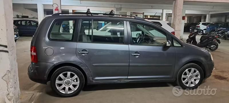 Usata VW Touran Trendline 101 CV (74 kW) 2005 Grigio Monovolume