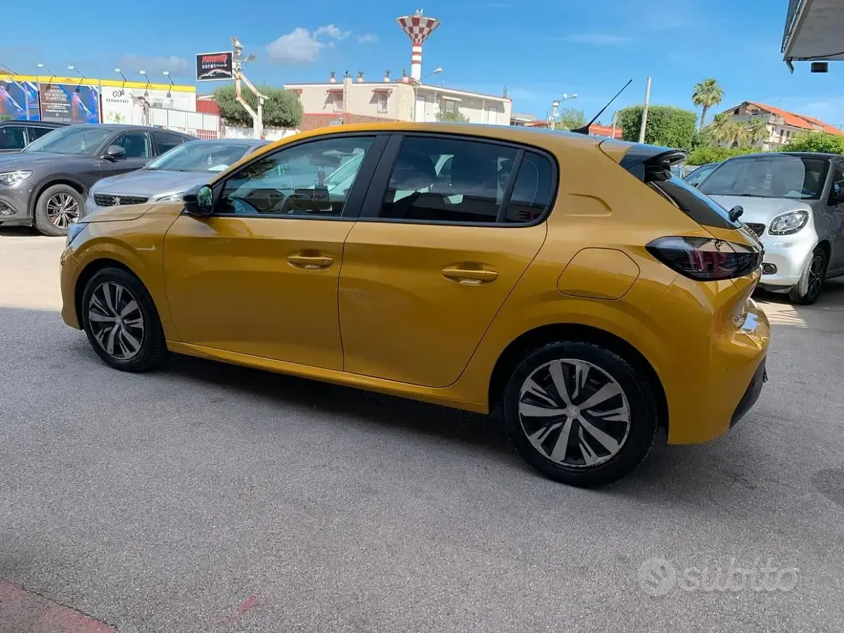 Usata Peugeot 208 Active 75 CV (55 kW) 2023 Giallo Utilitaria