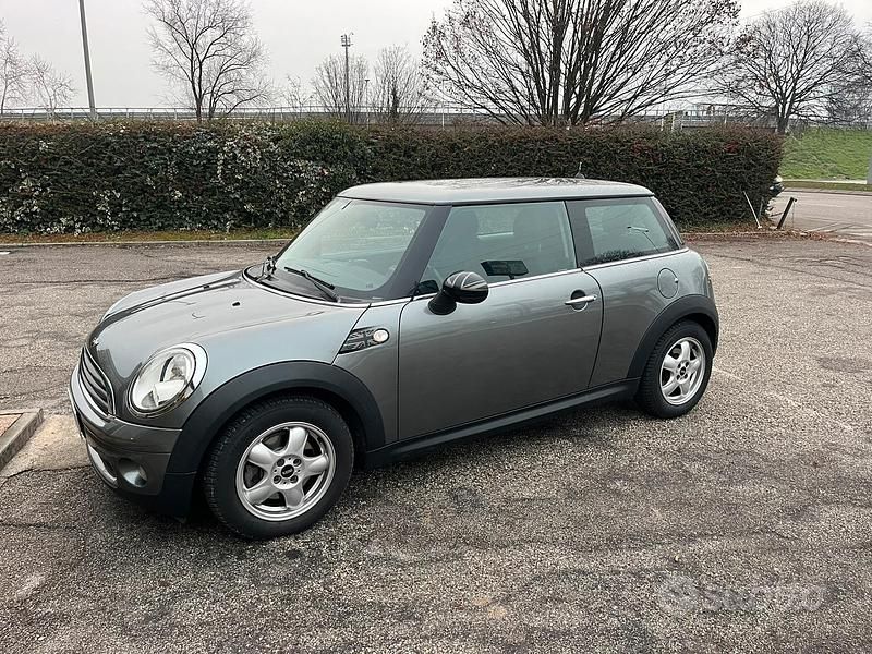 Grigio Usata 2010 Mini ONE Due volumi | 5000 € - Immagine 1/4