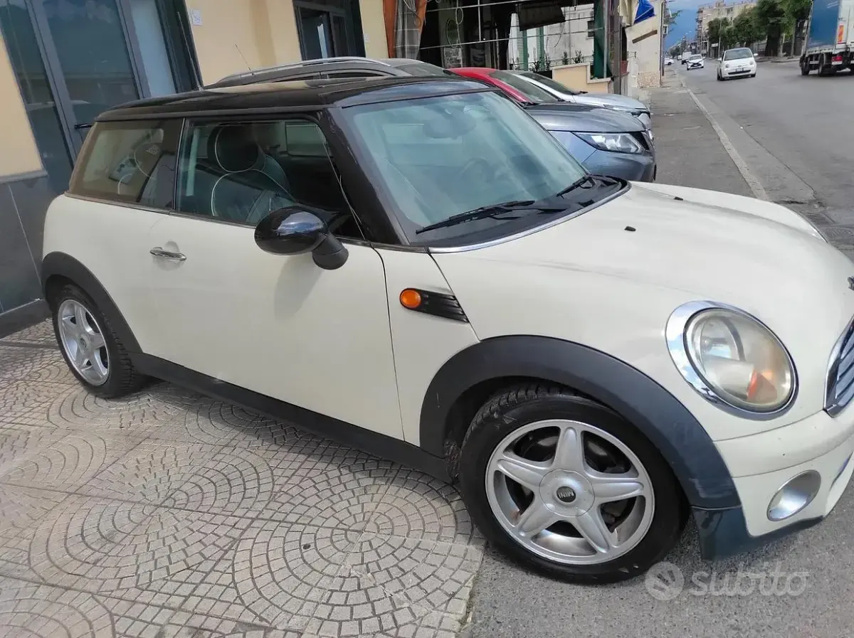 Usata Mini Cooper D Pepper 109 CV (80 kW) 2007 Beige Utilitaria
