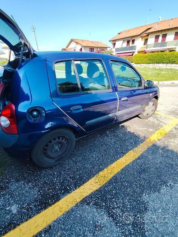 Usata Renault Clio II 2005 Blu Berlina