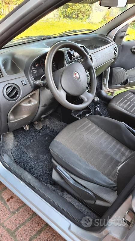 Usata Fiat Punto Classica 60 CV (44 kW) 2009 Grigio Utilitaria
