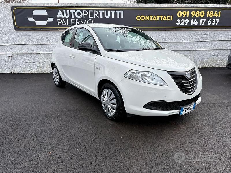 Usata Lancia Ypsilon Platinum 70 CV (51 kW) 2014 Bianco Utilitaria