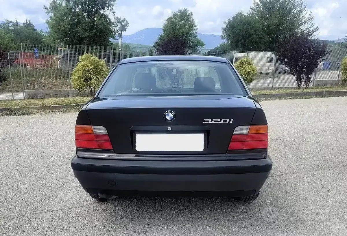 Usata BMW 320 150 CV (110 kW) 1992 Nero Berlina