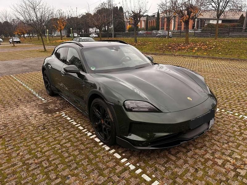 Usata Porsche Taycan Cross Turismo 163 kW (222 CV) 2024 Verde Station wagon